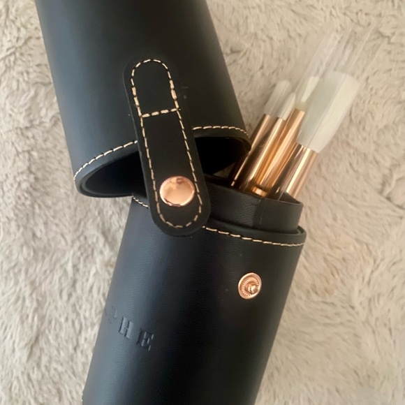 Morphe Eyeshadow Brush Kit With Free Gift & Travel Tubby - Picture 5 of 6